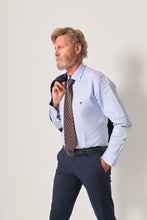 Carica l'immagine nel visualizzatore di Gallery, Camicia uomo classica
