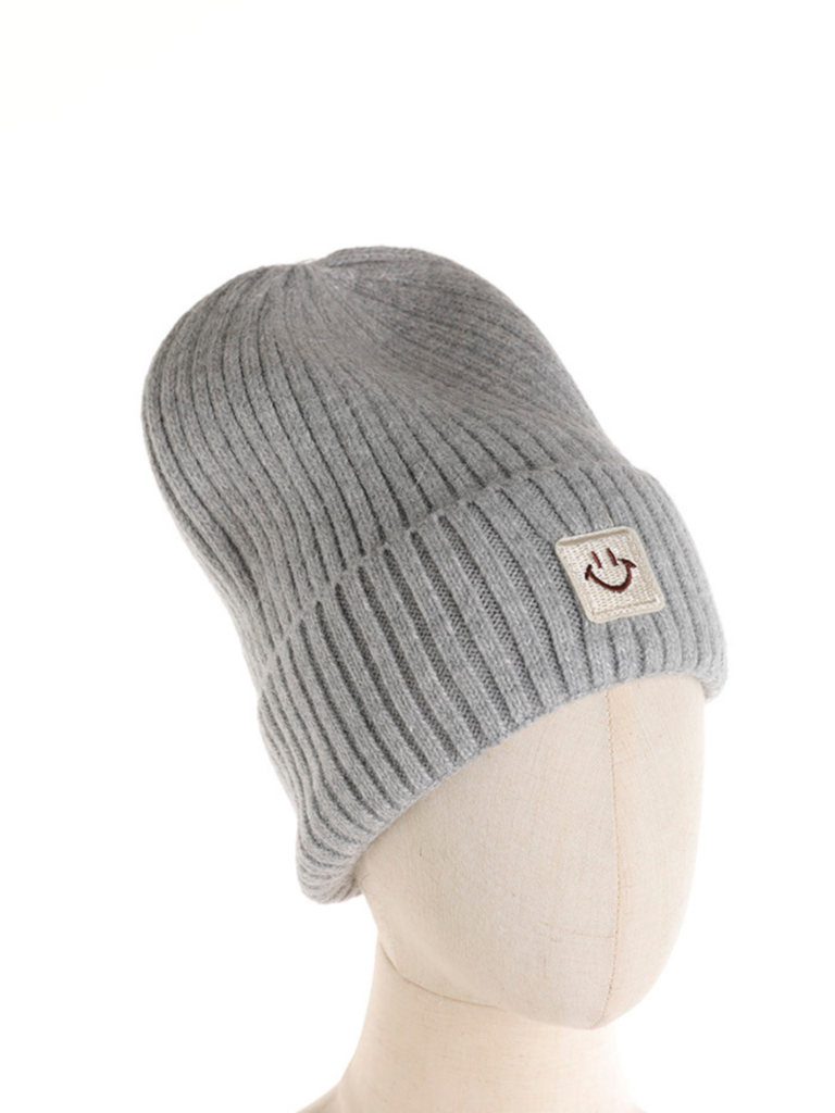 Cappello in maglia a coste con patch