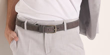 Carica l'immagine nel visualizzatore di Gallery, Cintura intrecciata uomo in pelle scamosciata grigio
