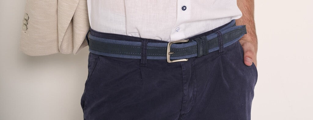 Cintura uomo intrecciata blu con dettagli in pelle