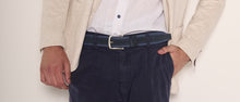 Carica l'immagine nel visualizzatore di Gallery, Cintura uomo intrecciata blu con dettagli in pelle
