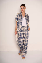 Completo camicia e pantalone con stampa astratta