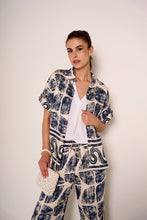Carica l&#39;immagine nel visualizzatore di Gallery, Completo camicia e pantalone con stampa astratta
