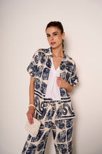 Completo camicia e pantalone con stampa astratta