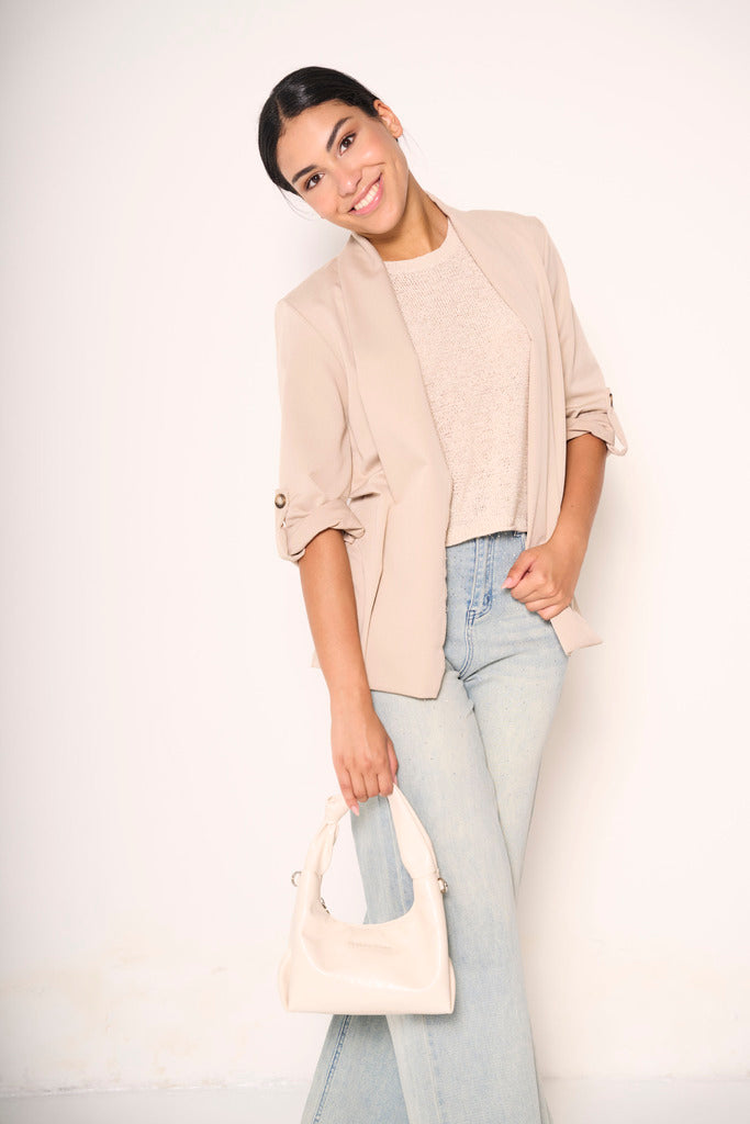 Giacca beige leggera con maniche arrotolate