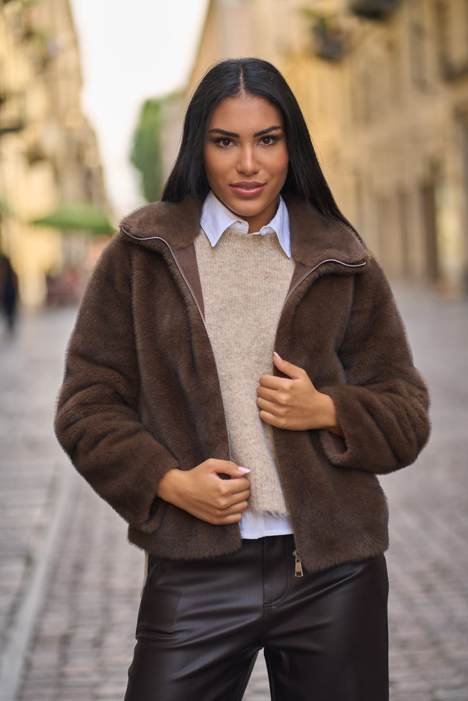 Giacca in ecopelliccia con zip