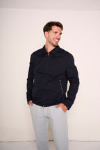 Giubbotto uomo con colletto classico e tasche con zip