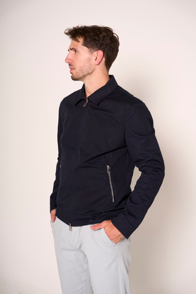 Giubbotto uomo con colletto classico e tasche con zip