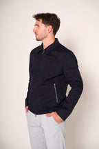 Giubbotto uomo con colletto classico e tasche con zip