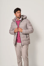 Carica l&#39;immagine nel visualizzatore di Gallery, Giubbotto uomo con cappuccio
