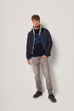 Carica l&#39;immagine nel visualizzatore di Gallery, Bomber da uomo trapuntato con cappuccio in felpa
