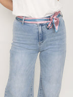 Jeans ampio con cintura raso