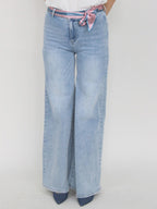 Jeans ampio con cintura raso