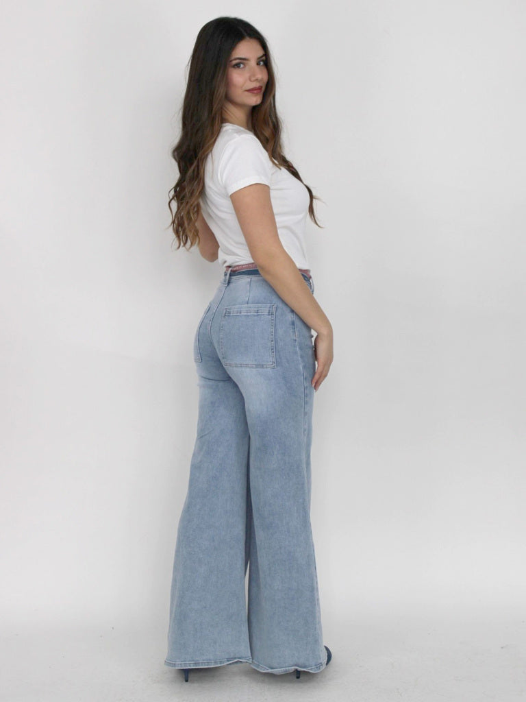 Jeans ampio con cintura raso