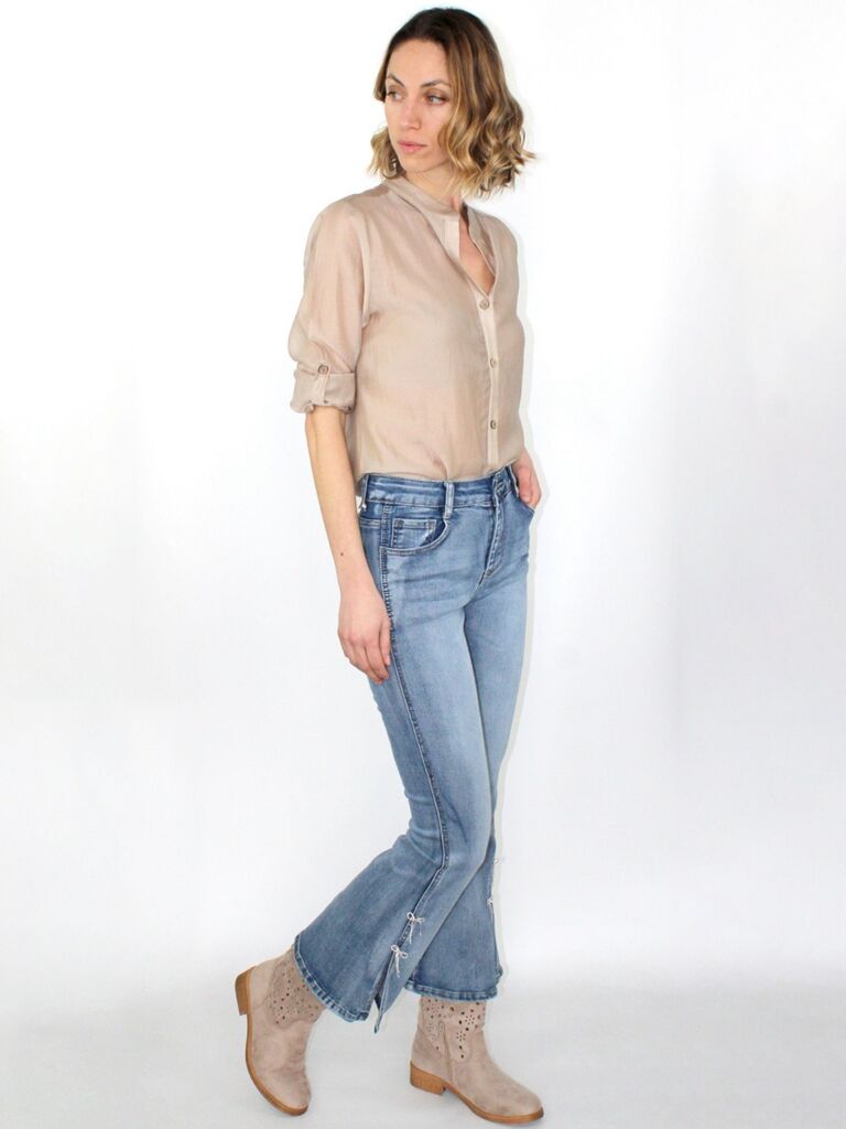 Jeans a zampa con fiocchetti