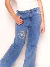 Carica l&#39;immagine nel visualizzatore di Gallery, Jeans con cuore strass
