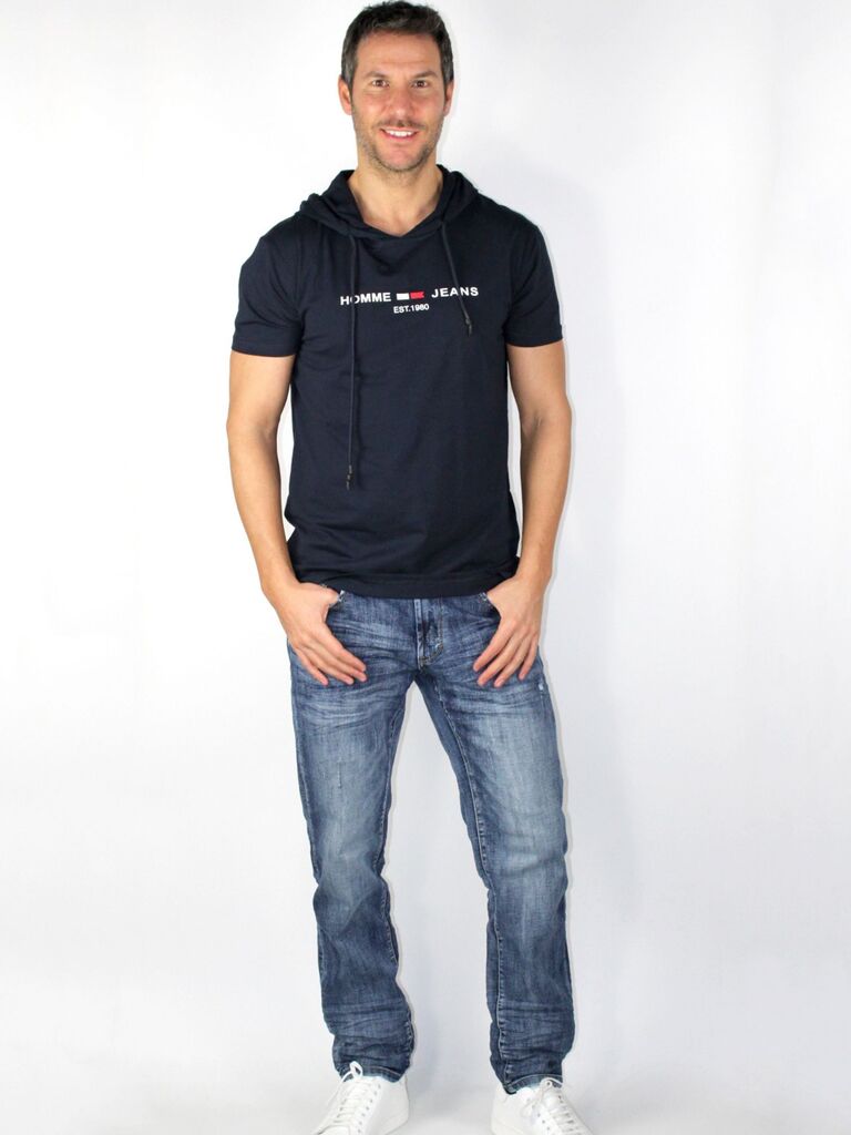 Jeans slavato con graffi