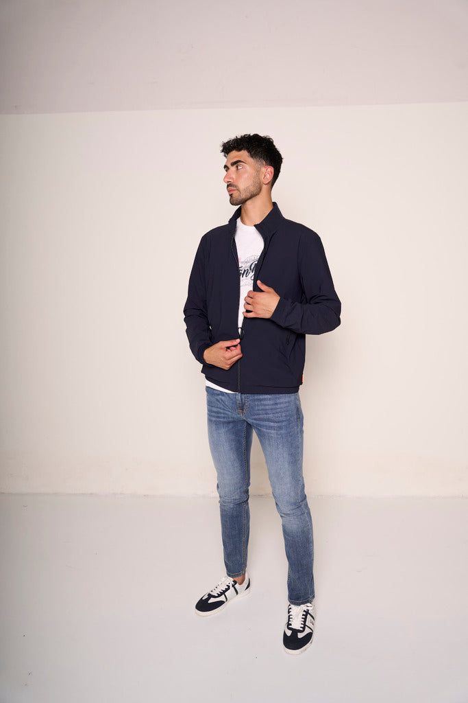 Jeans slim fit in denim elasticizzato con dettagli a contrasto