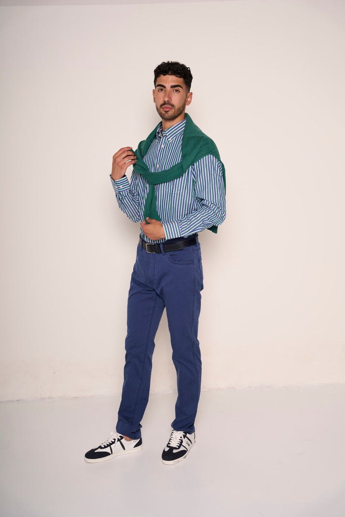 Jeans a 5 tasche con cuciture a contrasto