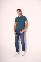 Jeans uomo con cuciture a contrasto