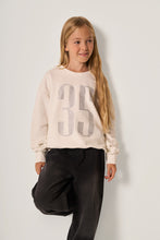Carica l&#39;immagine nel visualizzatore di Gallery, Felpa con numero stampato bambina
