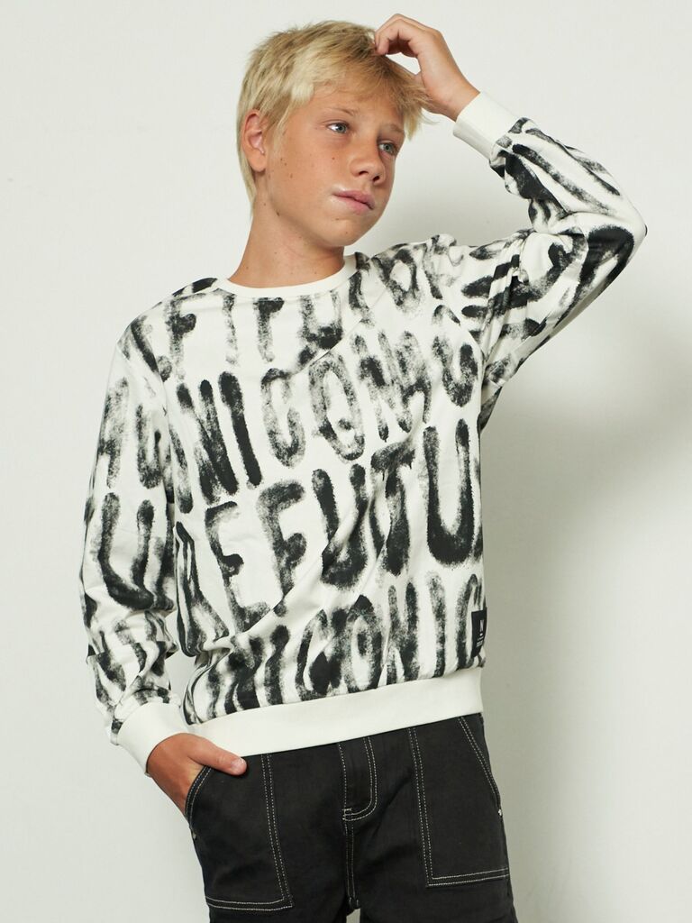 Maglia con scritte grandi