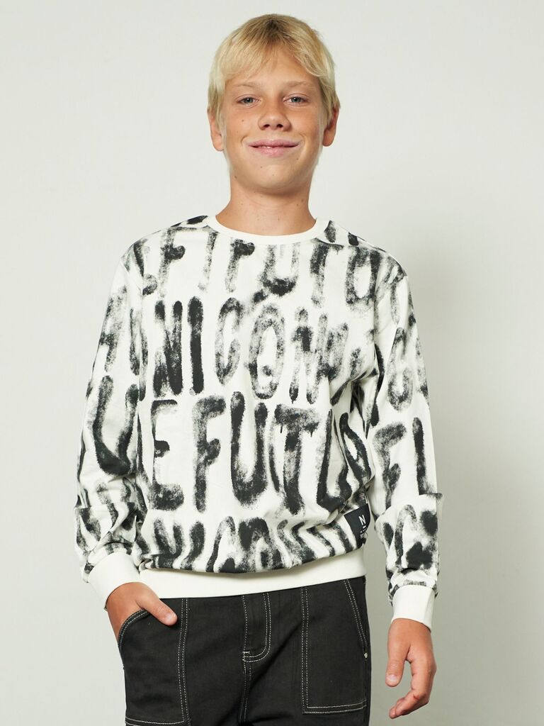 Maglia con scritte grandi