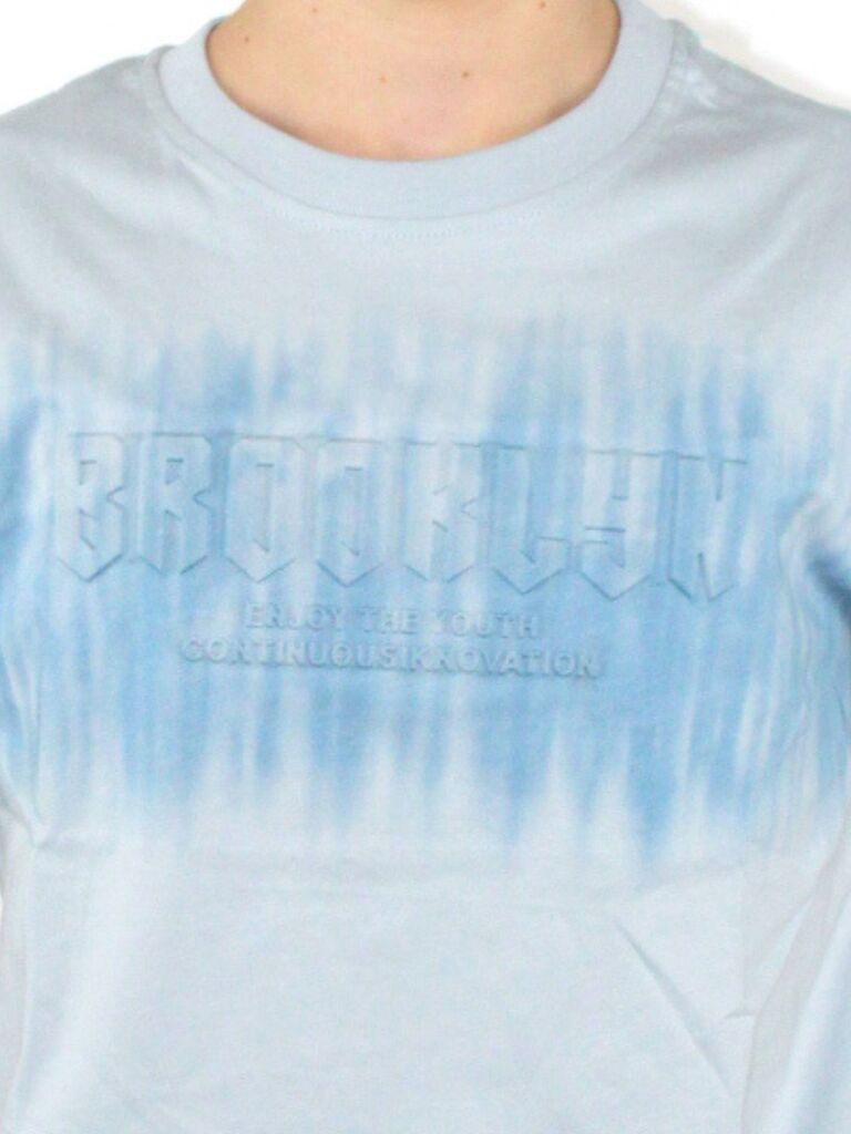 T-shirt con scritta in rilievo