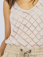 Carica l&#39;immagine nel visualizzatore di Gallery, Top in maglia crochet
