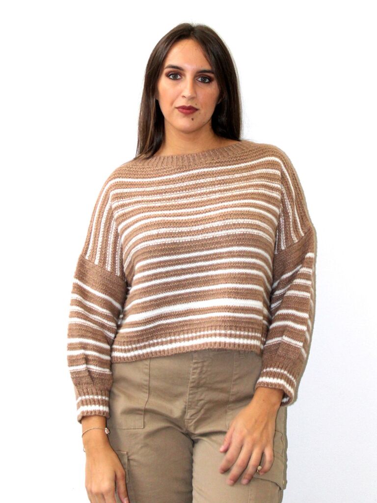 Pullover rigato con scollo a barchetta