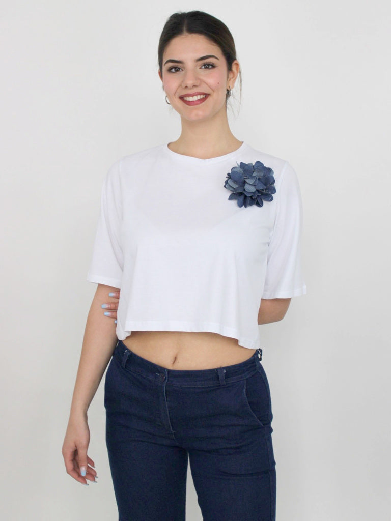 T-shirt con fiore di jeans