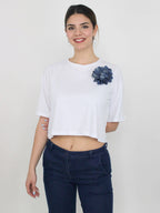 T-shirt con fiore di jeans