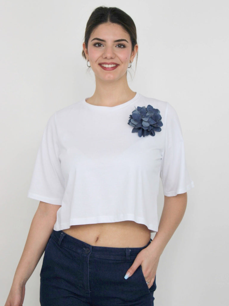 T-shirt con fiore di jeans