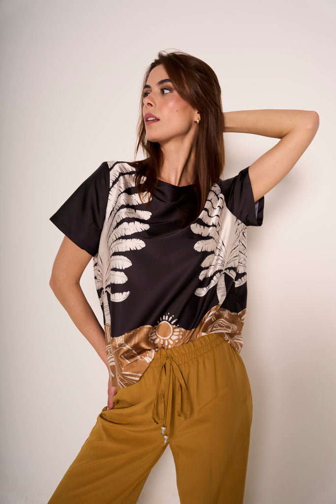T-shirt girocollo con stampa di foglie