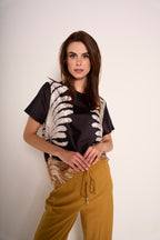 T-shirt girocollo con stampa di foglie