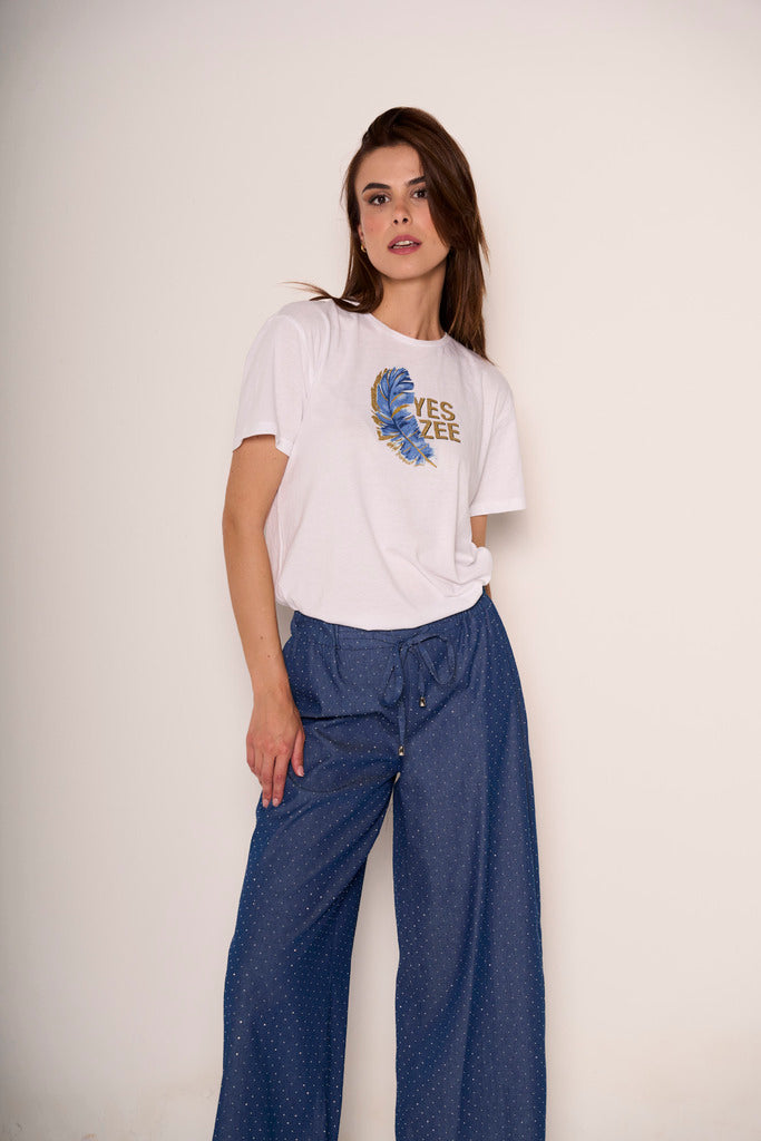 T-shirt bianca con piuma e scritta oro