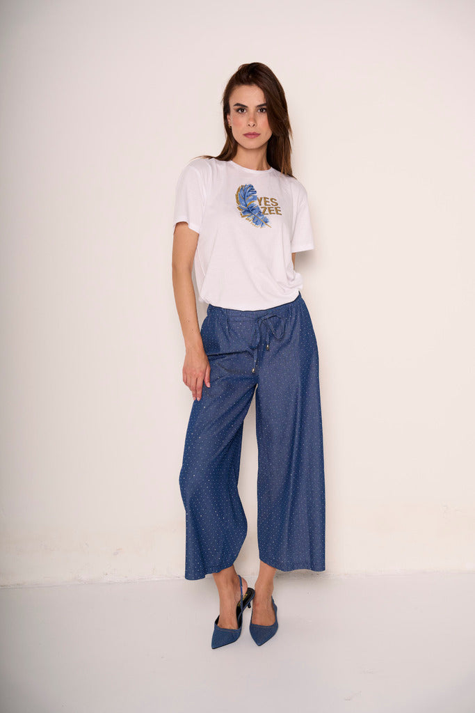 T-shirt bianca con piuma e scritta oro