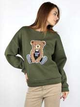 Carica l'immagine nel visualizzatore di Gallery, Felpa con orso applicato
