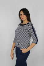 Maglia a righe navy con bottoni dorati