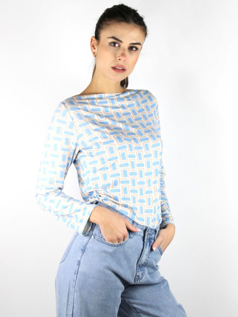 Maglia scollo a barca geometrica