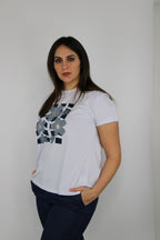 shirt bianca con stampa floreale e dettagli applicati