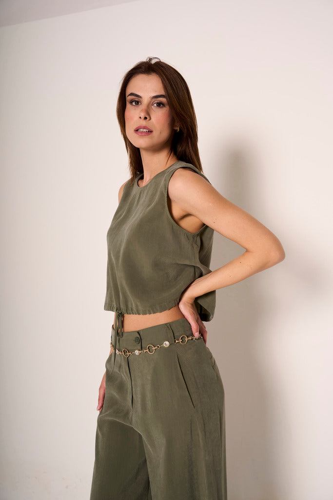 Top corto con coulisse e nodo frontale