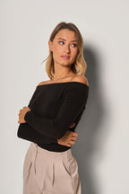 Maglia a maniche lunghe con scollo a barca