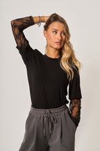 Maglia con maniche in pizzo donna