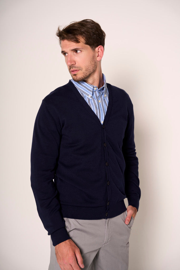 Cardigan blu scuro con bottoni