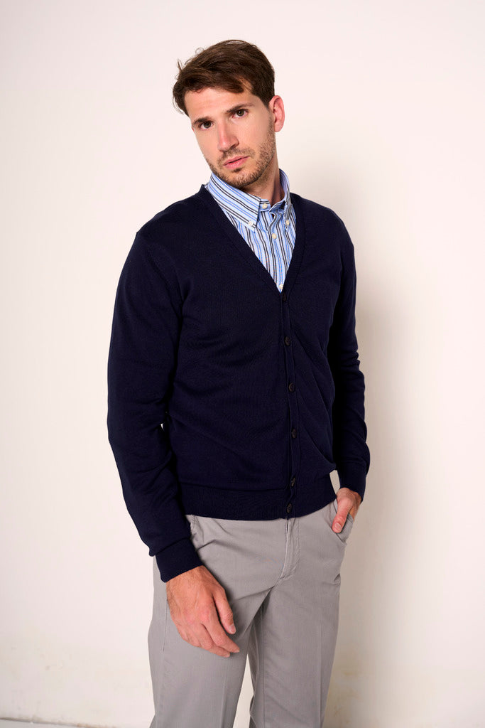 Cardigan blu scuro con bottoni