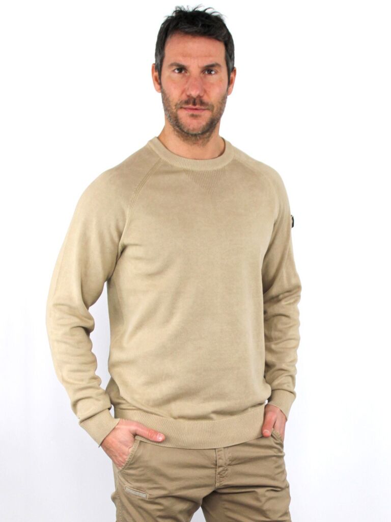 Pullover con profili rigati