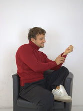 Carica l'immagine nel visualizzatore di Gallery, MAGLIONE UOMO COLLO ALTO – LAVORAZIONE TRIDIMENSIONALE
