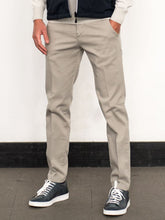 Carica l&#39;immagine nel visualizzatore di Gallery, Pantalone regular fit classico
