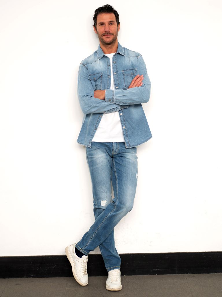 Jeans skinny strappati